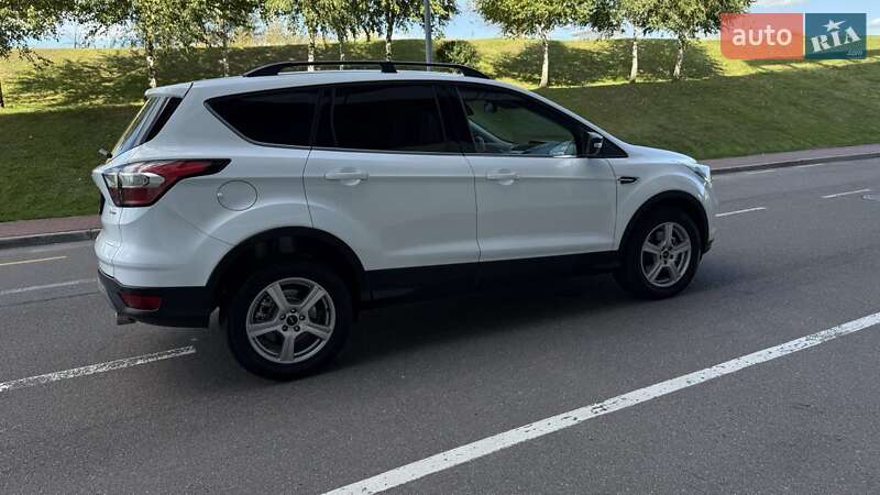 Внедорожник / Кроссовер Ford Kuga 2017 в Киеве