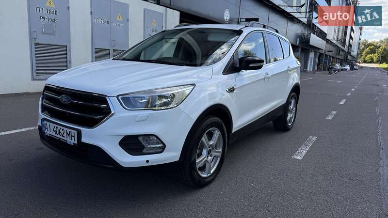 Внедорожник / Кроссовер Ford Kuga 2017 в Киеве