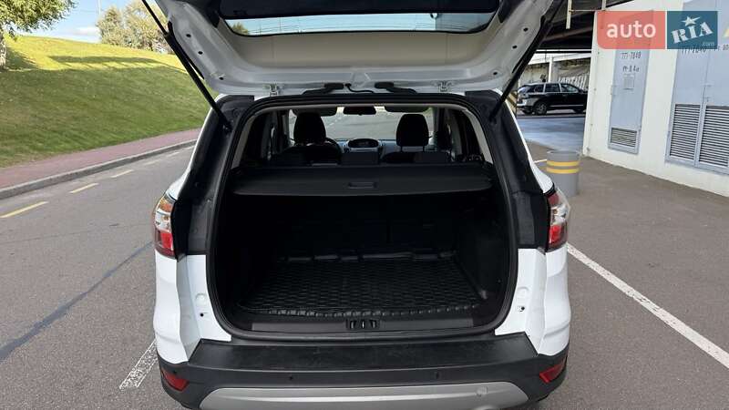 Внедорожник / Кроссовер Ford Kuga 2017 в Киеве