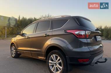 Внедорожник / Кроссовер Ford Kuga 2017 в 