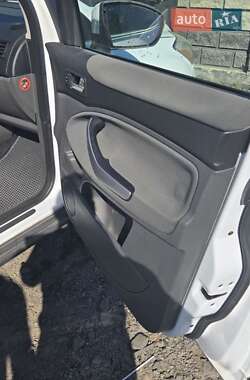 Внедорожник / Кроссовер Ford Kuga 2010 в 