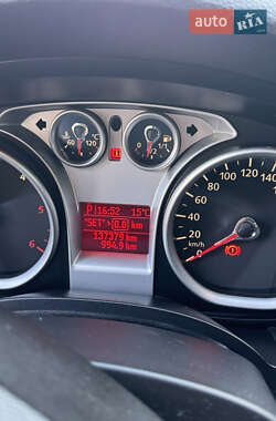 Внедорожник / Кроссовер Ford Kuga 2012 в 