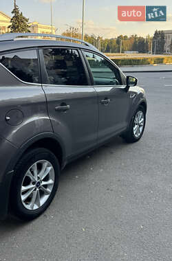 Внедорожник / Кроссовер Ford Kuga 2012 в 