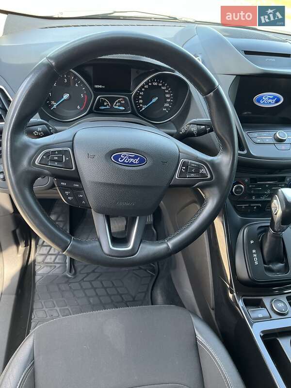 Внедорожник / Кроссовер Ford Kuga 2019 в Гатном