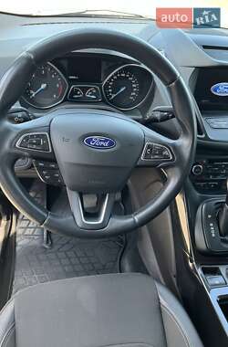 Внедорожник / Кроссовер Ford Kuga 2019 в 