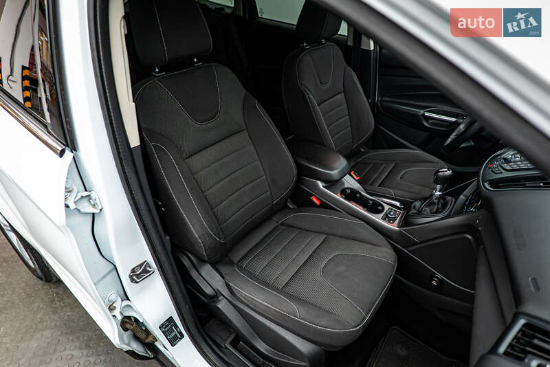 Внедорожник / Кроссовер Ford Kuga 2016 в Киеве