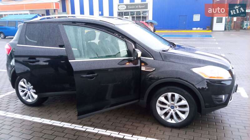Внедорожник / Кроссовер Ford Kuga 2010 в Стрые