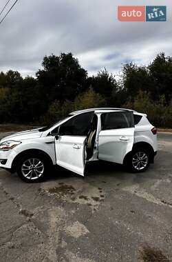 Внедорожник / Кроссовер Ford Kuga 2012 в 