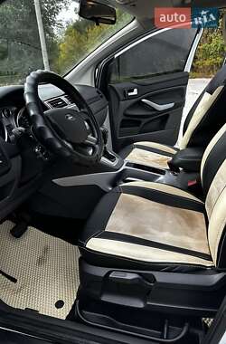 Внедорожник / Кроссовер Ford Kuga 2012 в 