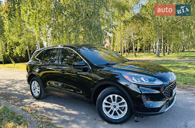 Позашляховик / Кросовер Ford Kuga 2021 в 