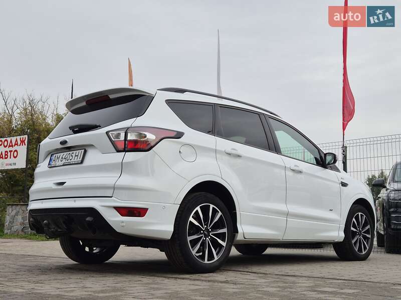Внедорожник / Кроссовер Ford Kuga 2017 в Бердичеве