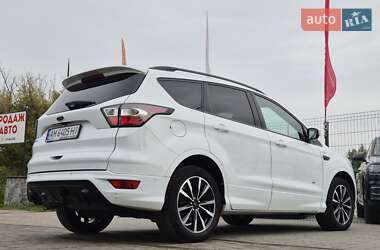 Внедорожник / Кроссовер Ford Kuga 2017 в 