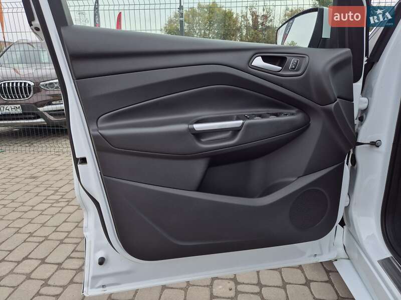 Внедорожник / Кроссовер Ford Kuga 2017 в Бердичеве