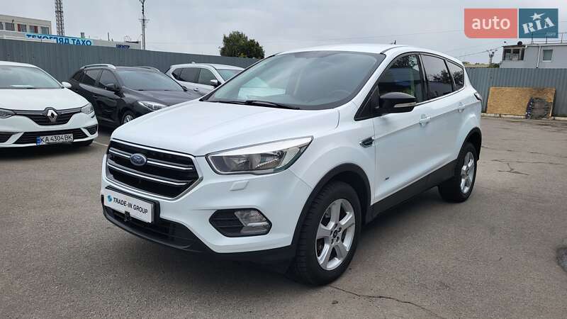 Внедорожник / Кроссовер Ford Kuga 2017 в 