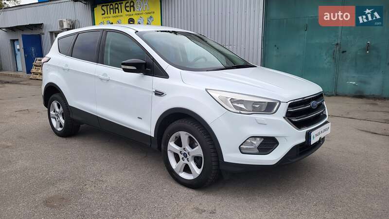 Внедорожник / Кроссовер Ford Kuga 2017 в Киеве