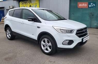 Внедорожник / Кроссовер Ford Kuga 2017 в 