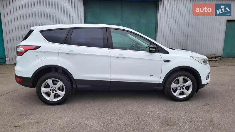 Внедорожник / Кроссовер Ford Kuga 2017 в Киеве