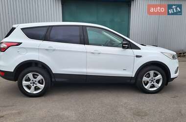Внедорожник / Кроссовер Ford Kuga 2017 в 