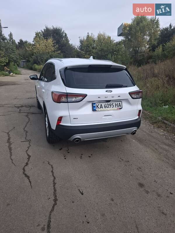 Внедорожник / Кроссовер Ford Kuga 2021 в Киеве