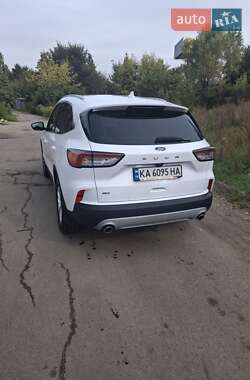 Внедорожник / Кроссовер Ford Kuga 2021 в 