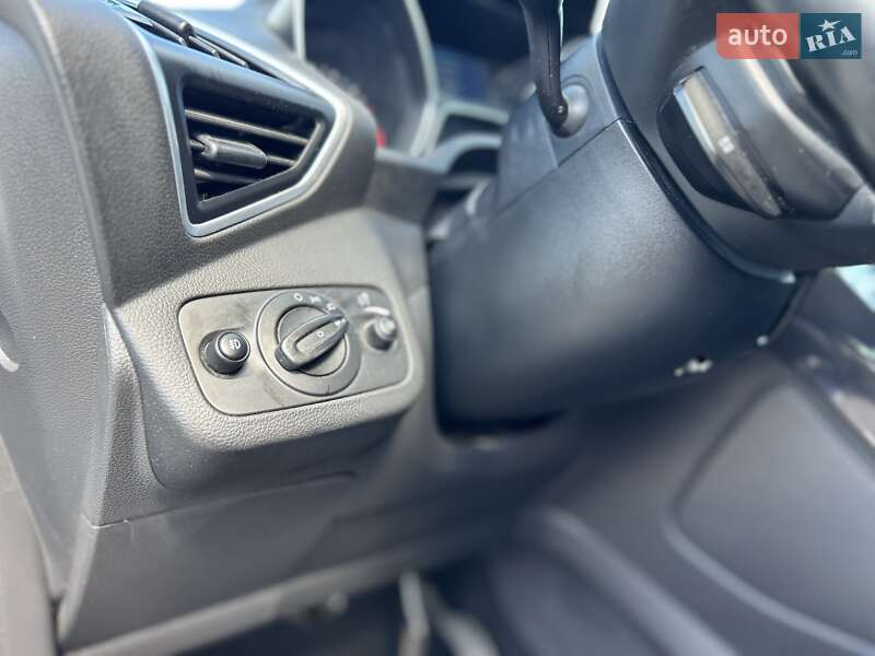 Позашляховик / Кросовер Ford Kuga 2014 в Києві