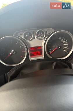 Внедорожник / Кроссовер Ford Kuga 2010 в 