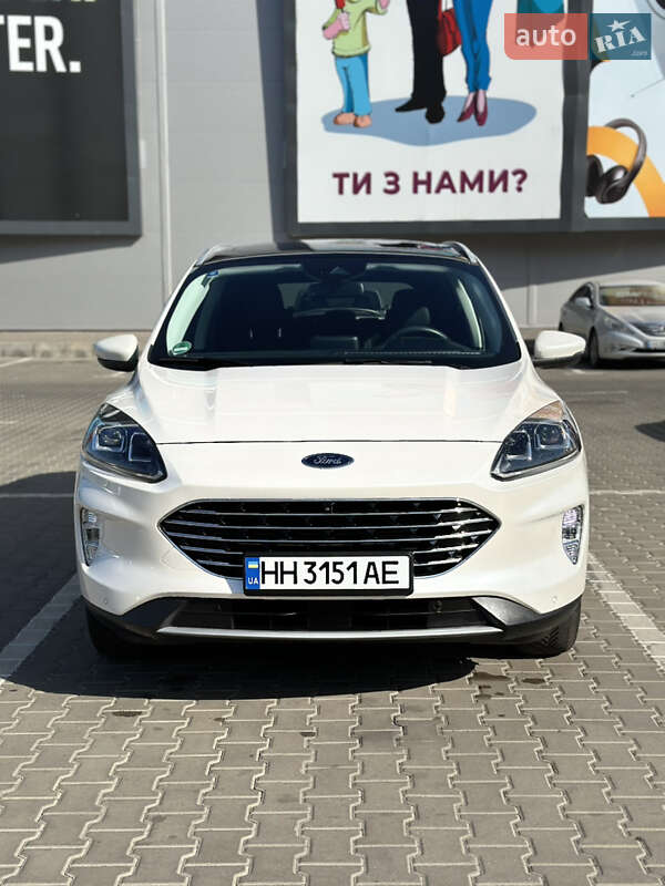 Внедорожник / Кроссовер Ford Kuga 2021 в 
