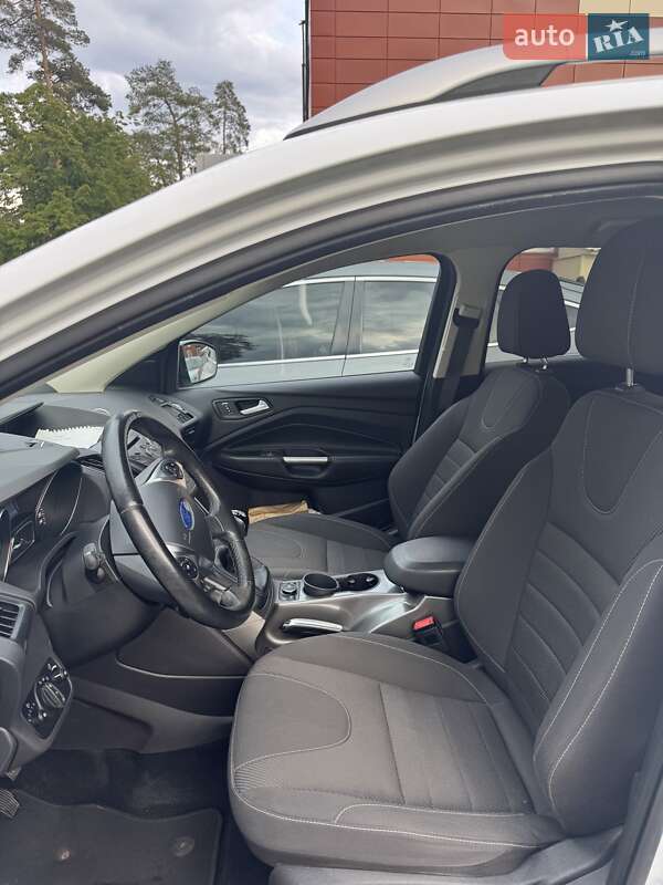 Внедорожник / Кроссовер Ford Kuga 2016 в Ирпене