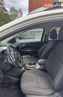 Внедорожник / Кроссовер Ford Kuga 2016 в 