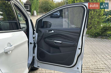 Внедорожник / Кроссовер Ford Kuga 2013 в 