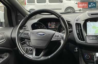 Внедорожник / Кроссовер Ford Kuga 2017 в 