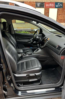 Позашляховик / Кросовер Ford Kuga 2011 в 