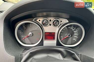 Внедорожник / Кроссовер Ford Kuga 2011 в 