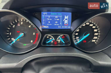 Внедорожник / Кроссовер Ford Kuga 2015 в 
