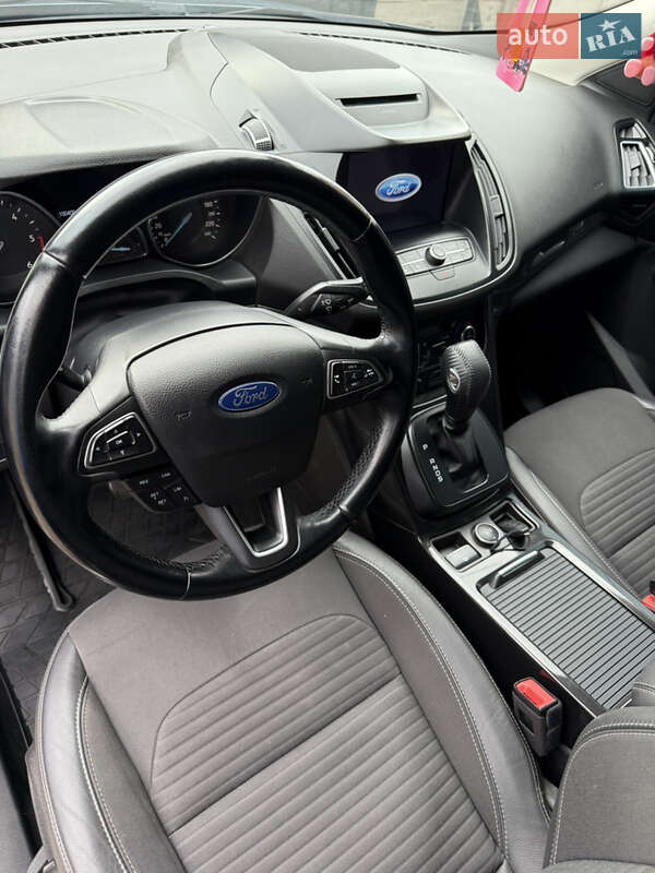 Внедорожник / Кроссовер Ford Kuga 2019 в Кривом Роге