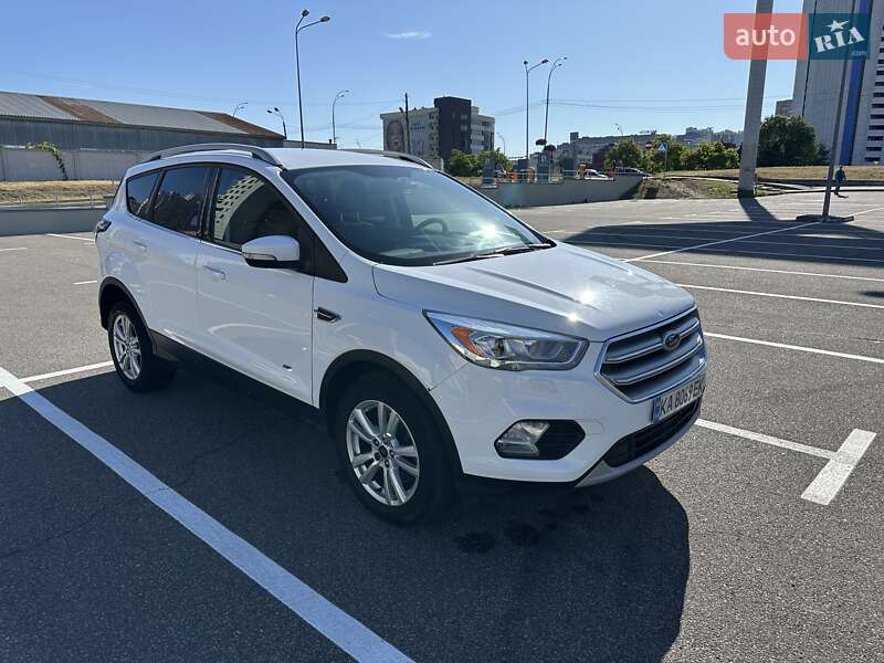 Внедорожник / Кроссовер Ford Kuga 2016 в Киеве