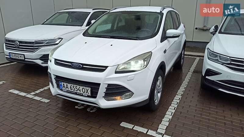 Внедорожник / Кроссовер Ford Kuga 2015 в 