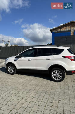 Внедорожник / Кроссовер Ford Kuga 2019 в 