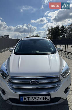 Внедорожник / Кроссовер Ford Kuga 2019 в 