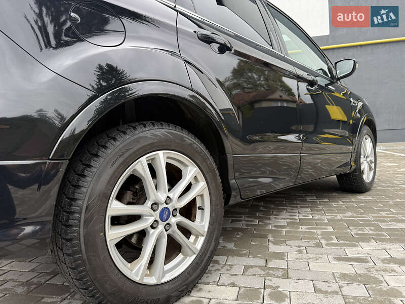 Внедорожник / Кроссовер Ford Kuga 2016 в Кременце