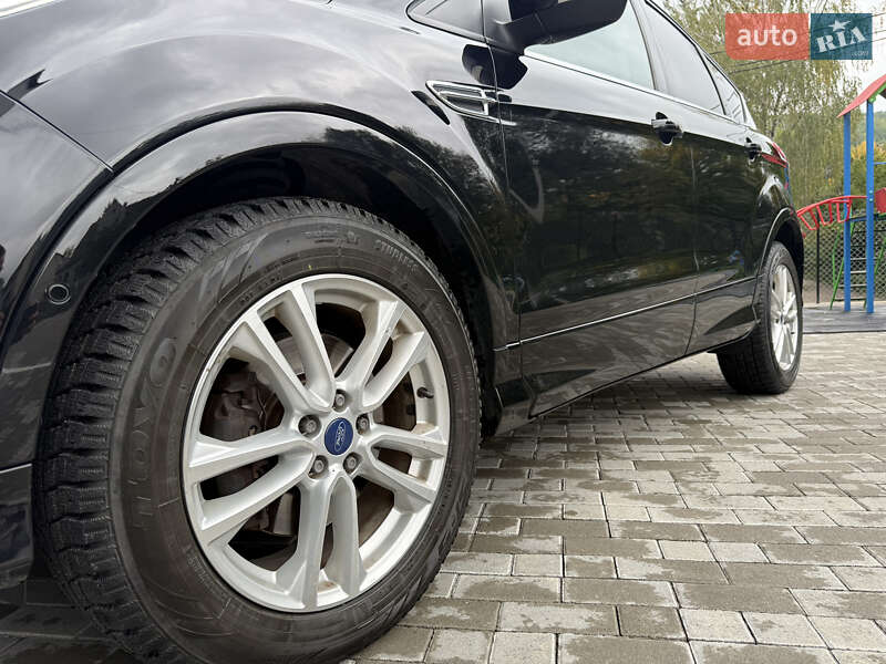 Внедорожник / Кроссовер Ford Kuga 2016 в Кременце