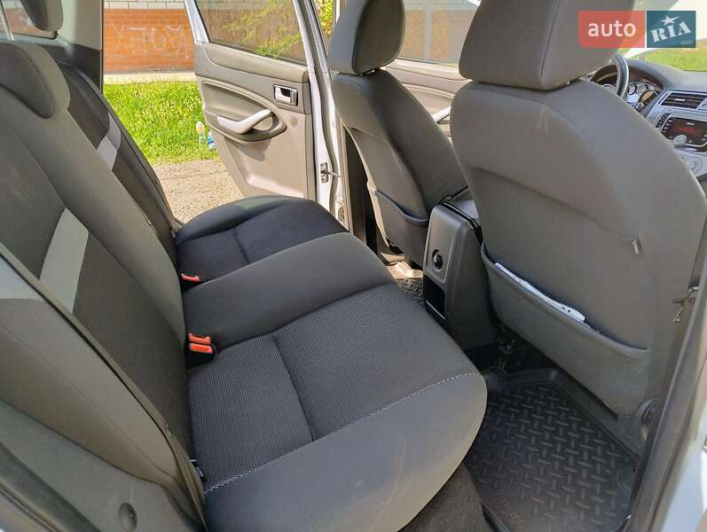 Внедорожник / Кроссовер Ford Kuga 2011 в Харькове