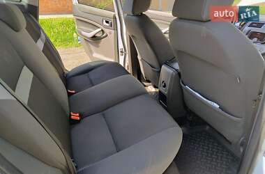 Внедорожник / Кроссовер Ford Kuga 2011 в 