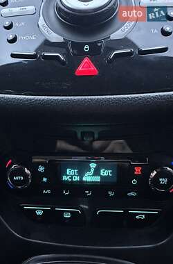 Позашляховик / Кросовер Ford Kuga 2013 в  фото 2 Позашляховик / Кросовер Ford Kuga 2013 в