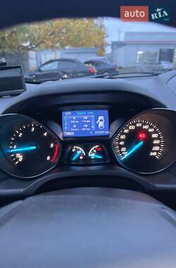 Позашляховик / Кросовер Ford Kuga 2013 в  фото 7 Позашляховик / Кросовер Ford Kuga 2013 в