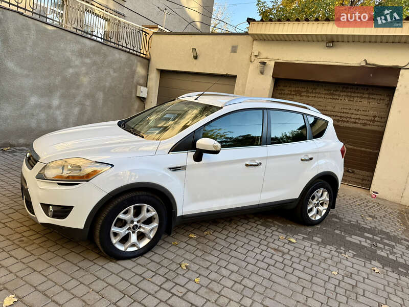 Позашляховик / Кросовер Ford Kuga 2010 в  фото Позашляховик / Кросовер Ford Kuga 2010 в