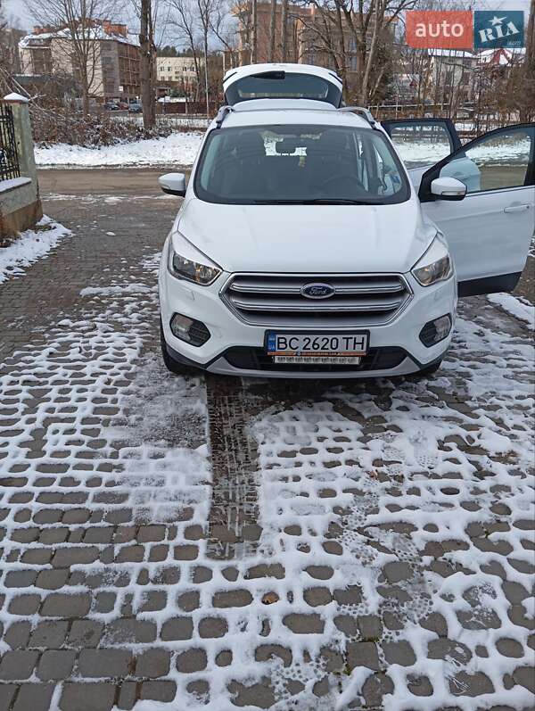 Внедорожник / Кроссовер Ford Kuga 2017 в Моршине