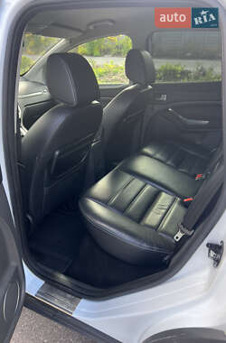 Внедорожник / Кроссовер Ford Kuga 2010 в 
