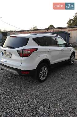 Внедорожник / Кроссовер Ford Kuga 2016 в 
