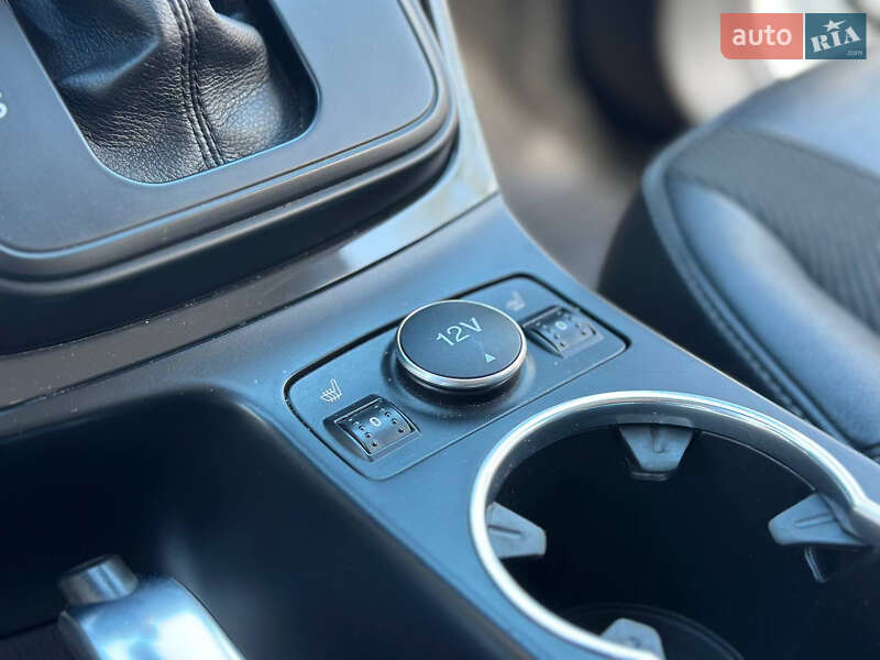Внедорожник / Кроссовер Ford Kuga 2016 в Днепре